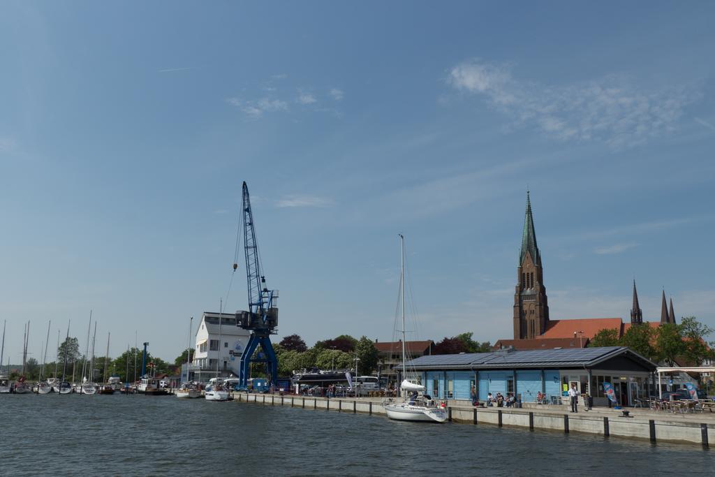 Hotel Bed & Breakfast Am Dom Schleswig Buitenkant foto