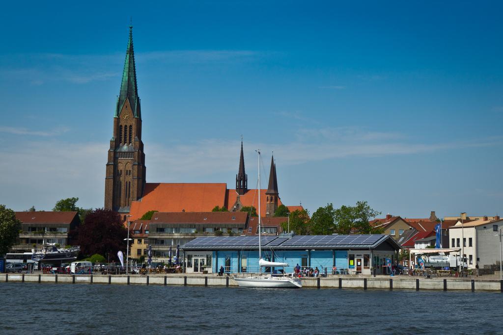 Hotel Bed & Breakfast Am Dom Schleswig Buitenkant foto